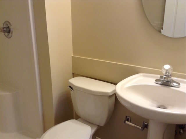 Building Photo - 2422 Hilliard Dr