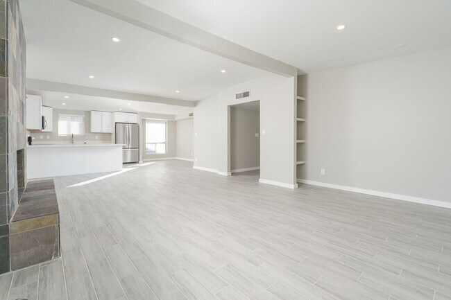 Building Photo - Stunning 3-Bedroom Home in Prime Glendale Location