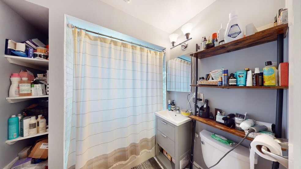 Building Photo - 70 Hudson St