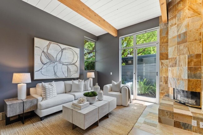 Building Photo - 705 Evergreen St