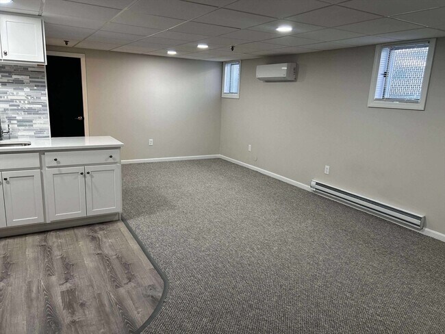 Building Photo - 1329 Main St