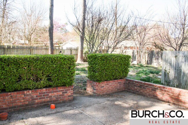 Building Photo - 1515 Kitchen St