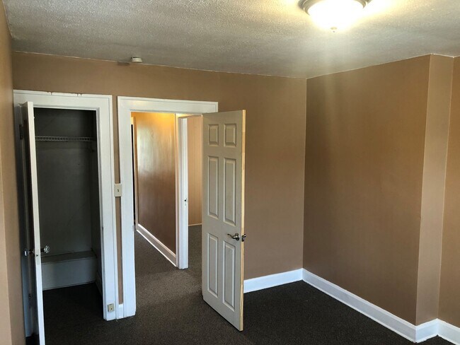 Building Photo - 916 16th St NW