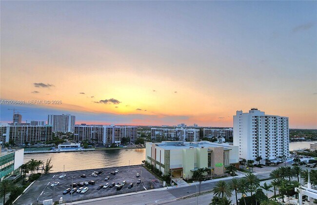 Building Photo - 3505 S Ocean Dr