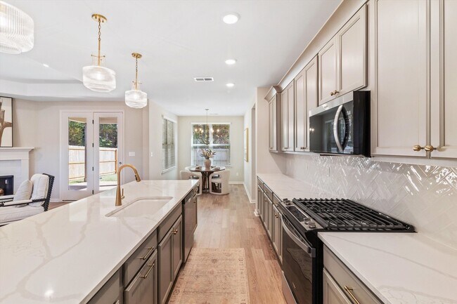 Building Photo - 584 Holden Dr