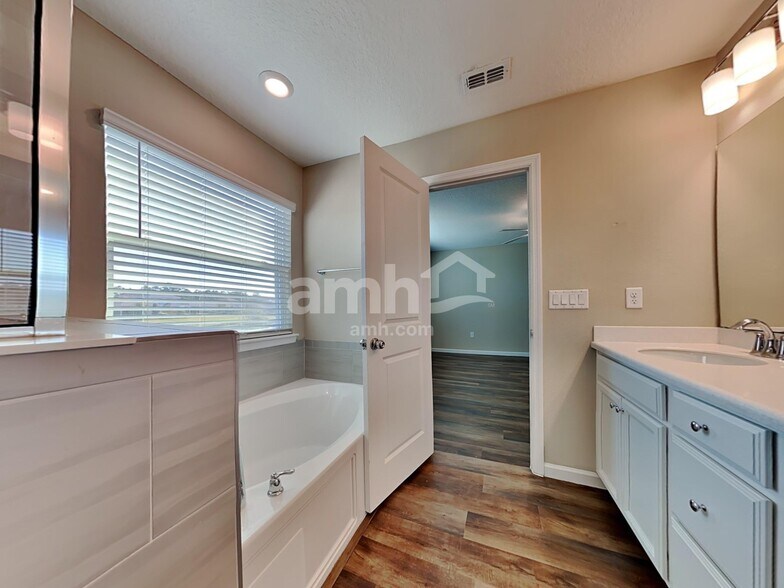 Building Photo - 131 Hemlock Point