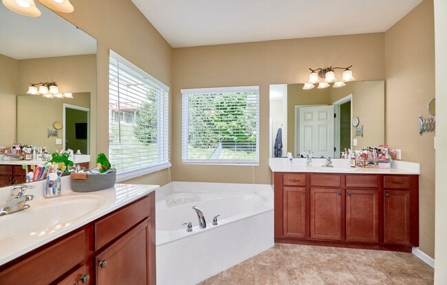 Building Photo - Executive Lease Opportunity - 4 Bed 3 Bath