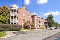 Building Photo - 1109 Tenakill Park W