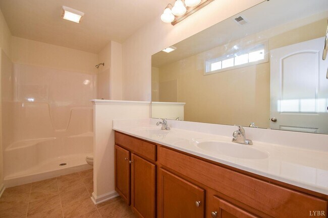 Building Photo - 1024 Forest Edge Dr