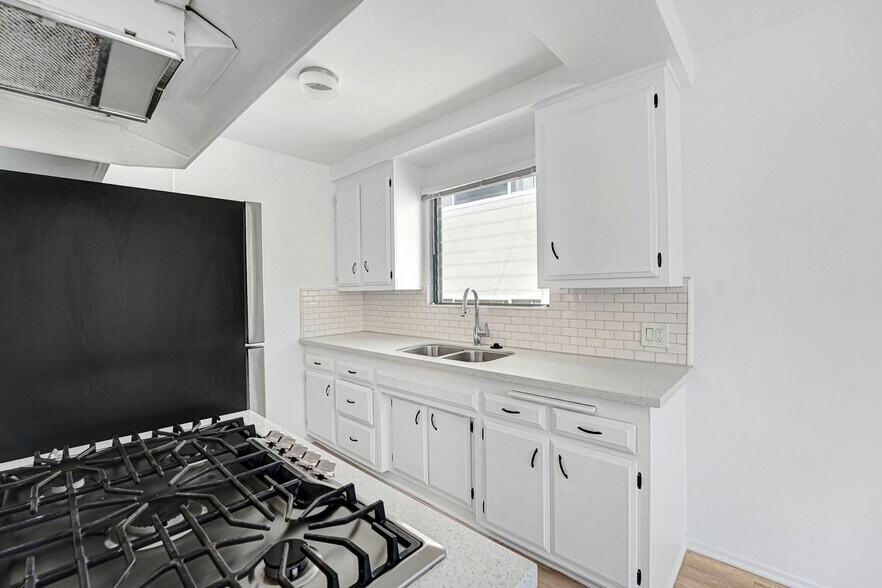 Building Photo - 505 Idaho Ave