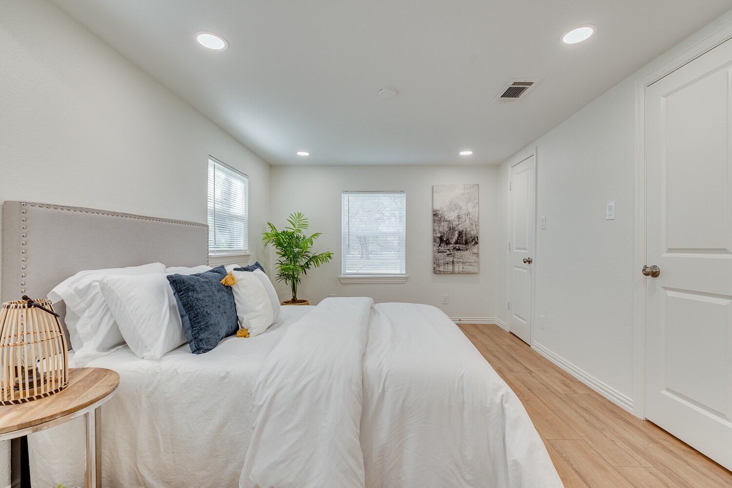 Master bedroom - 325 S Wood St