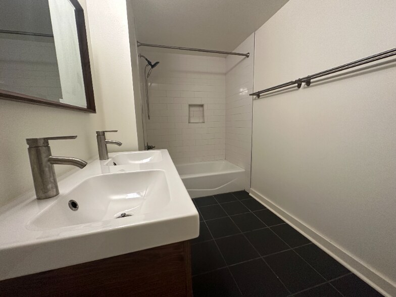 Building Photo - 1401 Scott St