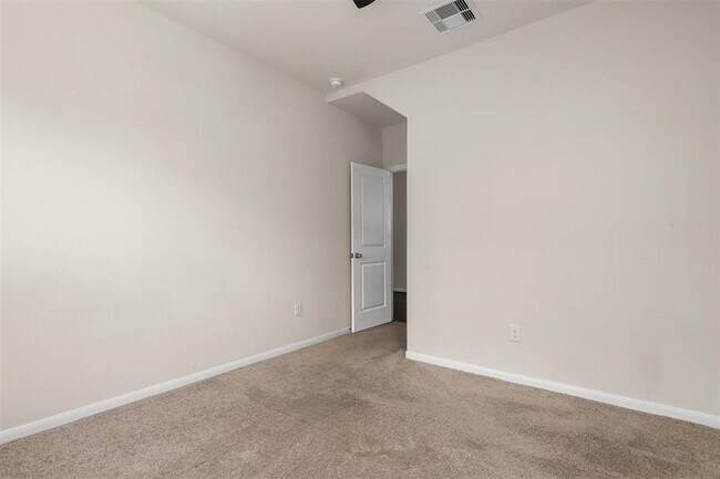 Building Photo - 2701 Bayrose Dr