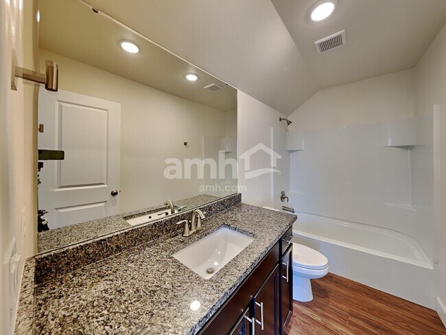 Building Photo - 33047 Lookout Ln