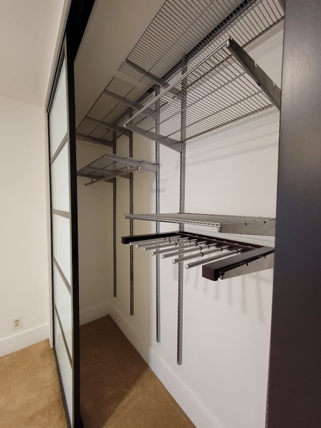 Building Photo - BEAUTIFUL 4BD - 3BA SINGLE STORY HOUSE WITH PRIVATE LAUNDRY AND DETACHED 2 CAR GARAGE