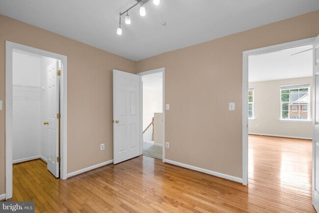 Building Photo - 8913 Tonbridge Terrace