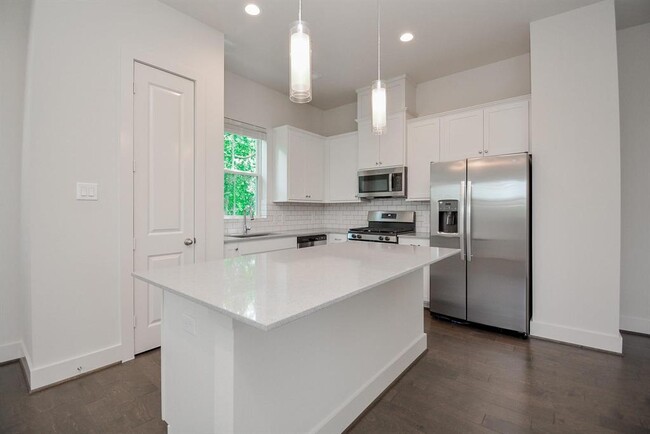 Building Photo - 6013 Cypress St
