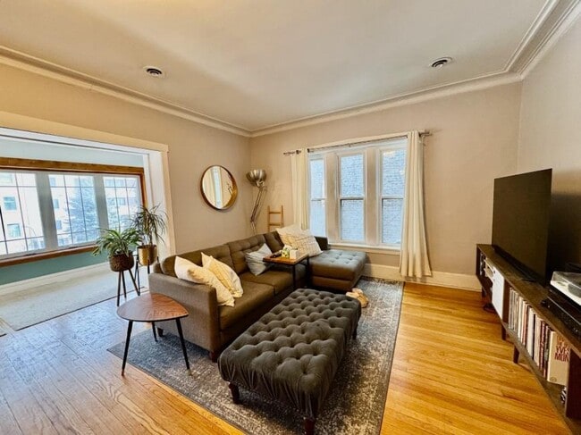 Building Photo - 4 bedroom in CHICAGO IL 60660