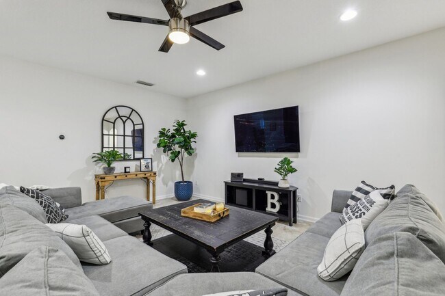 Building Photo - YOUR DREAM RENTAL HOME AWAITS!