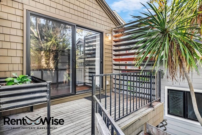 Building Photo - 130-136-136 Mullen Ave