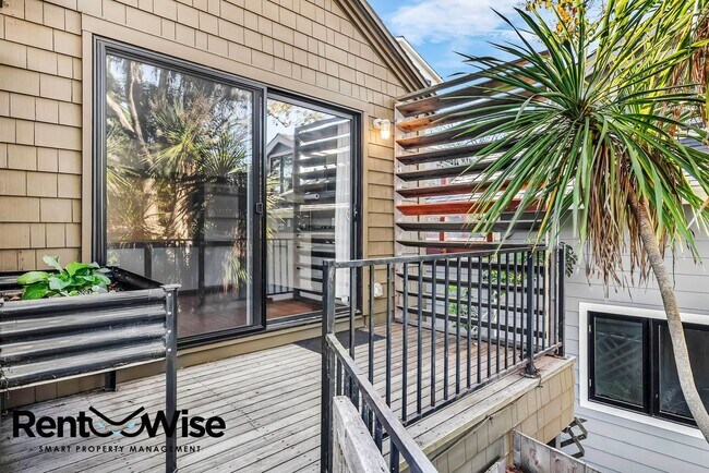 Building Photo - 130-136 Mullen Ave