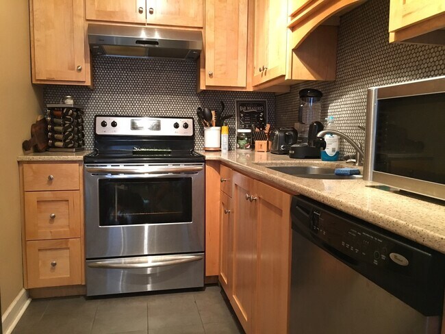 Building Photo - 246 White Bridge Pike