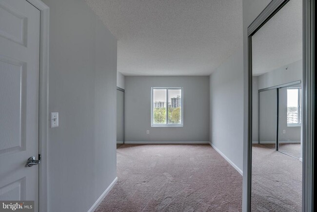Building Photo - 3101 N Hampton Dr