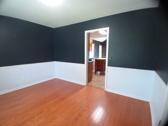 Building Photo - 350 Katydid St