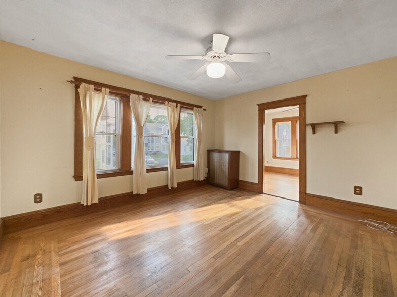 Building Photo - 71 Paine St