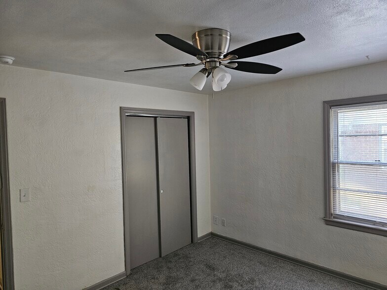 Building Photo - 5240 Highland Ave