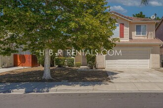 Building Photo - Charming 3-Bed, 2.5-Bath Home in One of Tr...