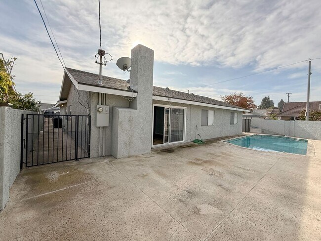 Building Photo - CORNER LOT POOL HOME | JUST REMODELED 4 BEDROOM | FOR RENT IN WEST GARDEN GROVE