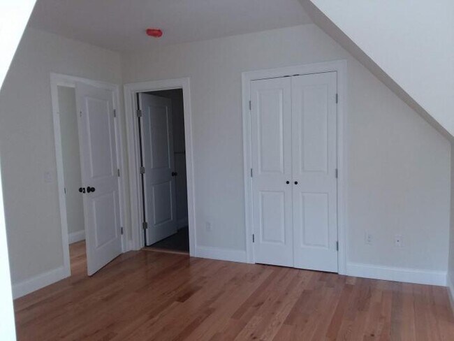 Building Photo - 4 bedroom in Boston MA 02120