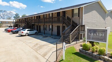 Building Photo - The Grande at Ellisville