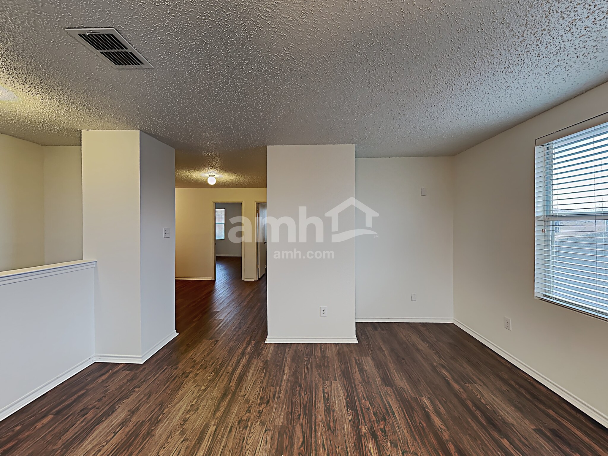 Building Photo - 16656 Jasmine Springs Dr