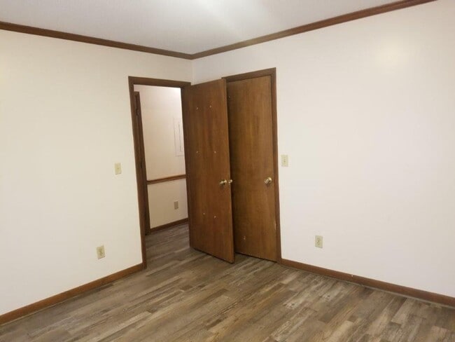 Building Photo - 117-B E John St