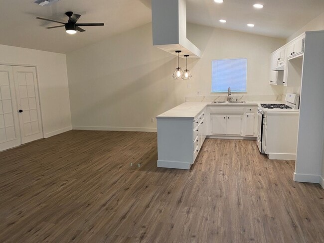 Building Photo - 5917 Stone Bridge Ln