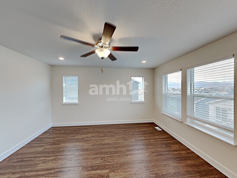 Building Photo - 2445 E Tumbleweed Rd