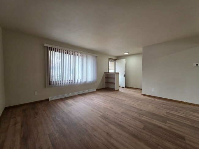 Building Photo - 1254-1256 Meadow Ln