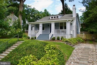 Building Photo - 7013 Maple Ave
