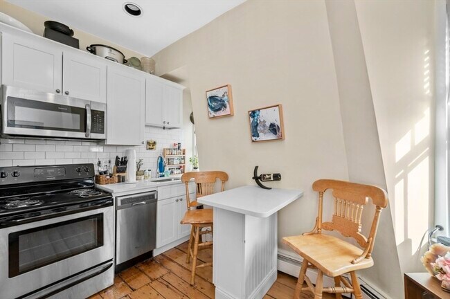 Building Photo - 73 Main St