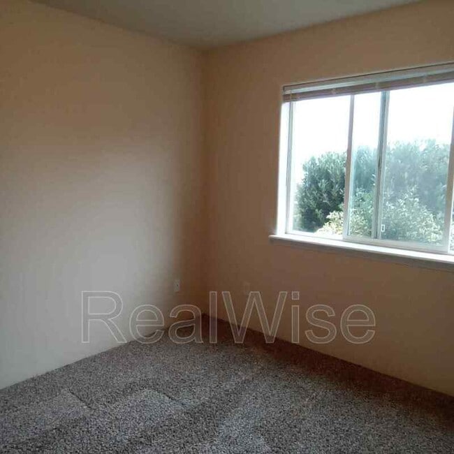 Building Photo - 3172 Forest Hills Dr