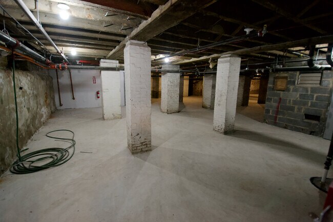 Building Photo - 1426 Callowhill St