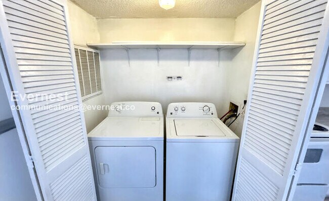 Building Photo - 1221 Katie Ave