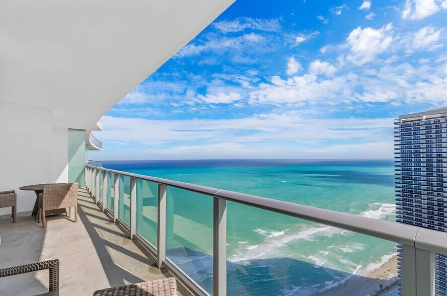 Building Photo - 4011 S Ocean Dr