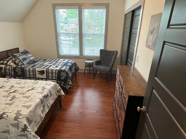 Building Photo - 420 Veritas St