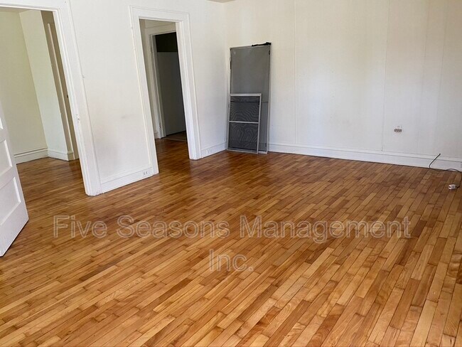 Building Photo - 346 Shelburne Rd