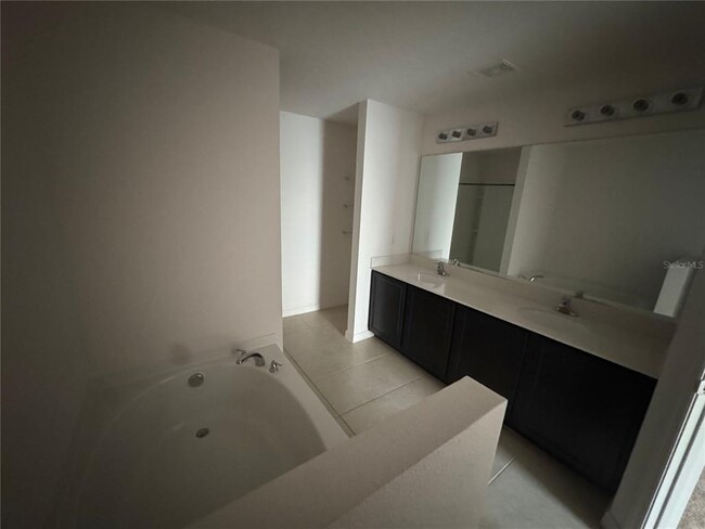 Building Photo - 6909 Crested Orchid Dr
