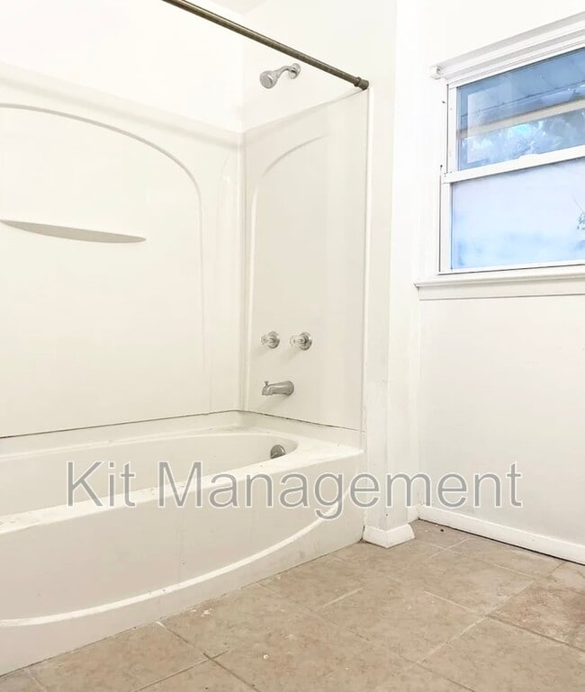 Building Photo - 924 National