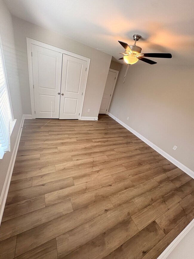 Building Photo - 112 Alva Ct